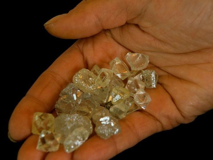 Посольство России выразило "соболезнования" канадским мужчинам из-за запрета импорта российских алмазов