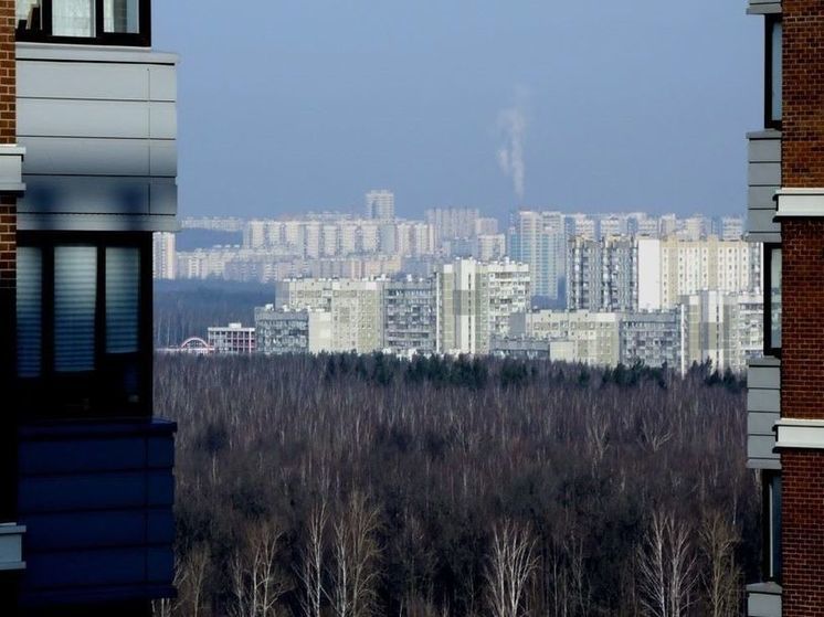 Жители ЖК "Каскад Парк-2" в Подольске просят избавить их от зловония