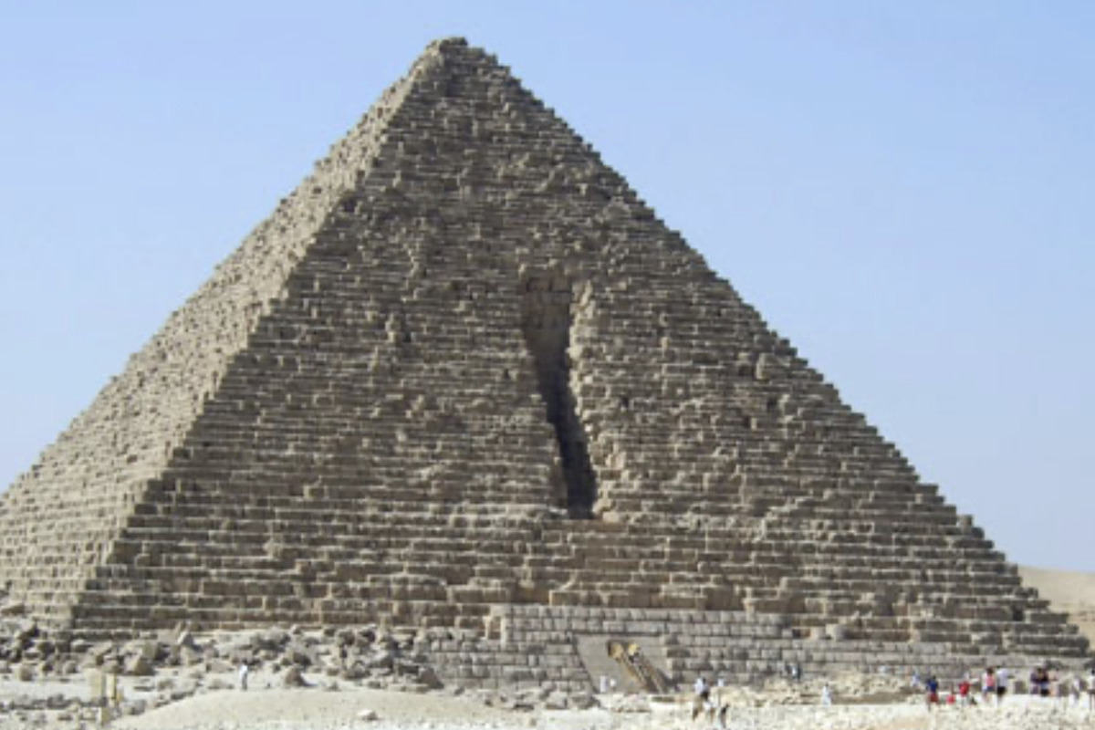 Egyptologist reacts to the cancellation of the restoration of the third pyramid of Giza