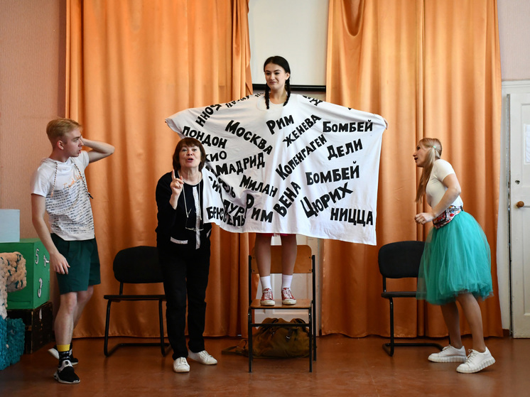 Артисты донецкой муздрамы выступили перед школьниками Харцызска