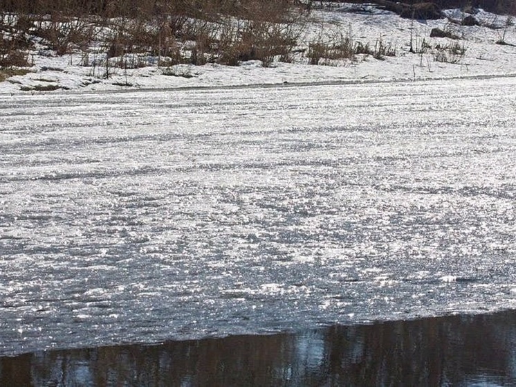 В связи с работами на Костромской низине снизится прочность льда на водоемах Костромы