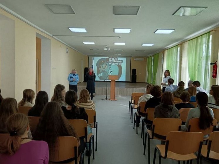 В Бердянской школе провели профилактические лекции для молодежи