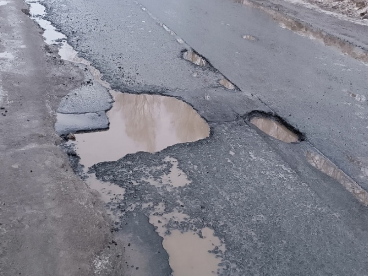 Стало известно, когда отремонтируют разбитую дорогу на Перевалке в Петрозаводске