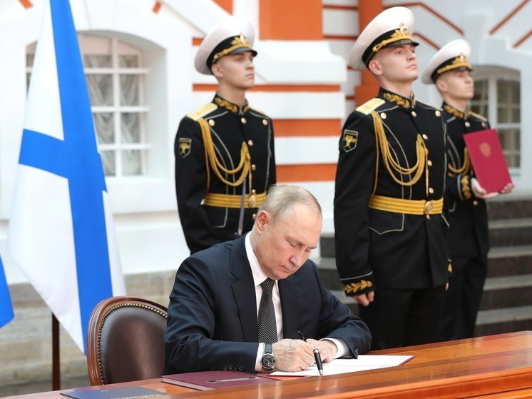 Путин представил к госнаградам членов тульского правительства