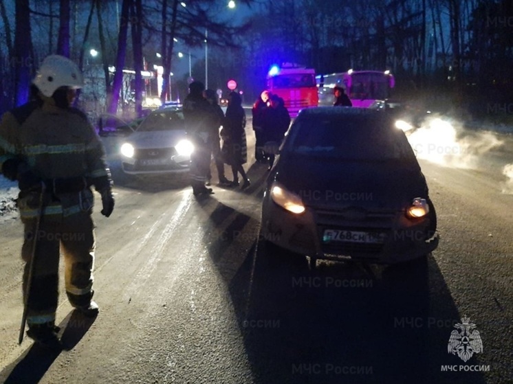 Две иномарки столкнулись в Березовском, есть пострадавший