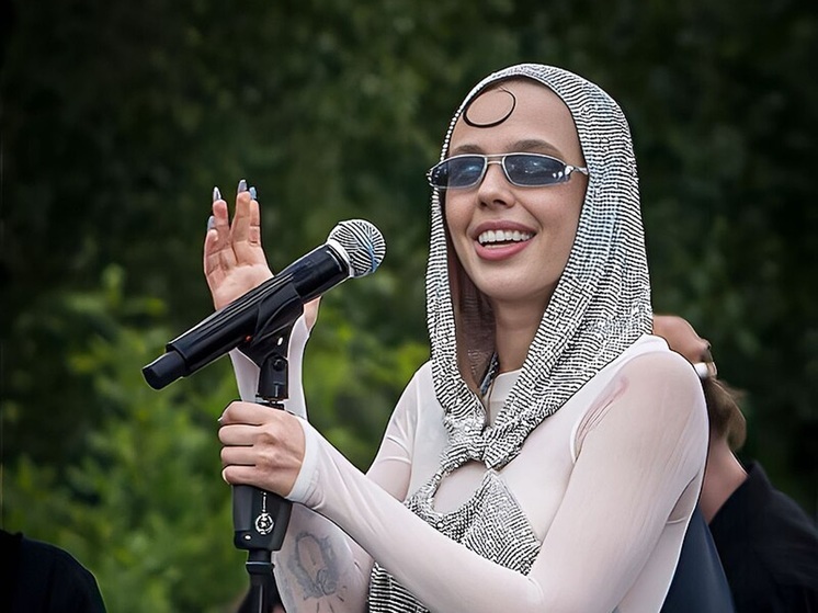 "Обещала придушить": Инстасамка рассказала об угрозах от Полины Гагариной