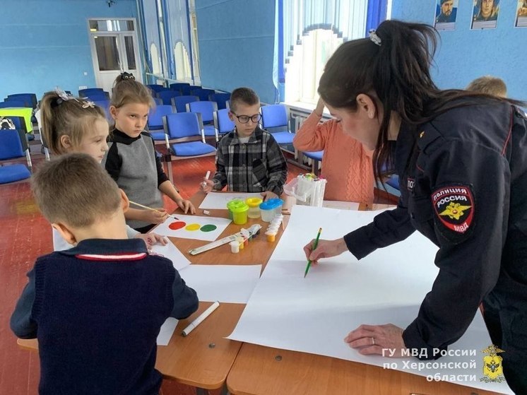 Юных инспекторов движения посетили старшие товарищи из ГАИ Херсонской области
