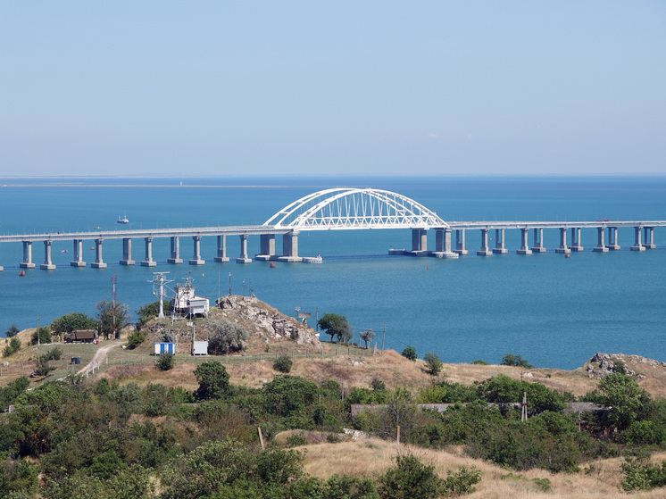 Движение  автотранспорта по Крымскому мосту временно перекрыто
