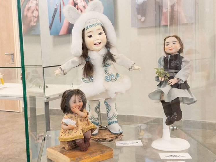В Якутске состоялось открытие выставки авторских кукол "Кукольные истории"