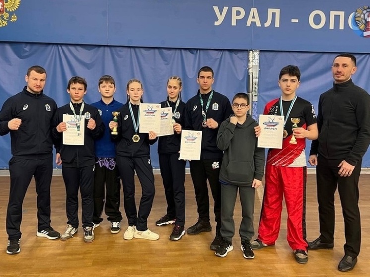 5 медалей завоевали кикбоксеры Ноябрьска на соревнованиях регионов Урала