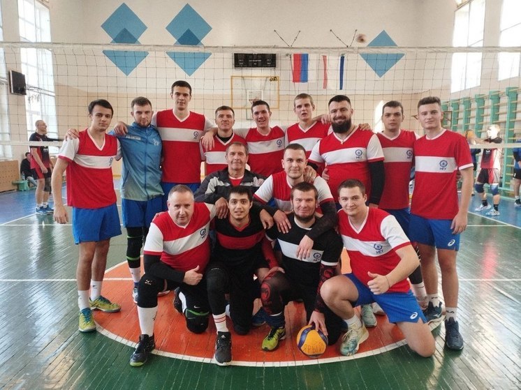 Спортсмены из МелГУ обыгрывают крымчан на Чемпионате по волейболу