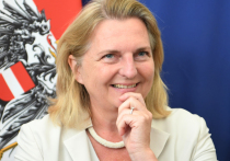 Бывший министр иностранных дел Австрии Карин Кнайсль сообщила, что окончательно переехала в Россию