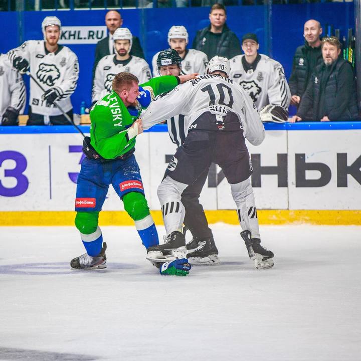 «Ак Барс» - на краю пропасти, Уфа с «Трактором» и Ярославль с ЦСКА устроили ледовые битвы