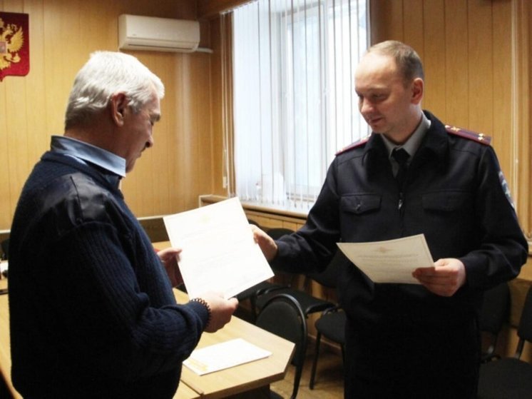 В Архангельске сотрудники ЧОП остановили пенсионерку от перевода сбережений мошенникам