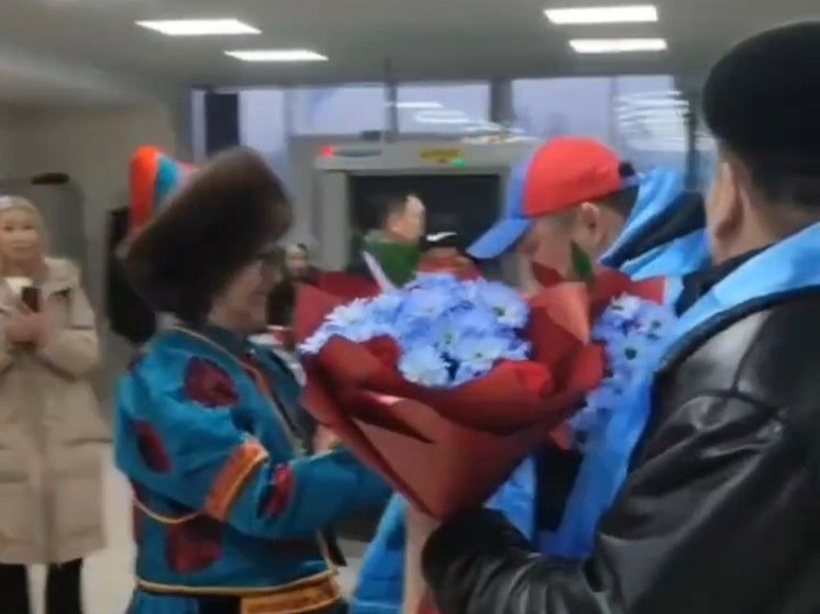 В Улан-Удэ встретили героя СВО - призера Чемпионта мира по стрельбе из лука