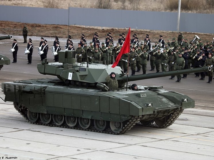 Чемезов подтвердил, что танк Т-14 «Армата» стоит на вооружении армии России