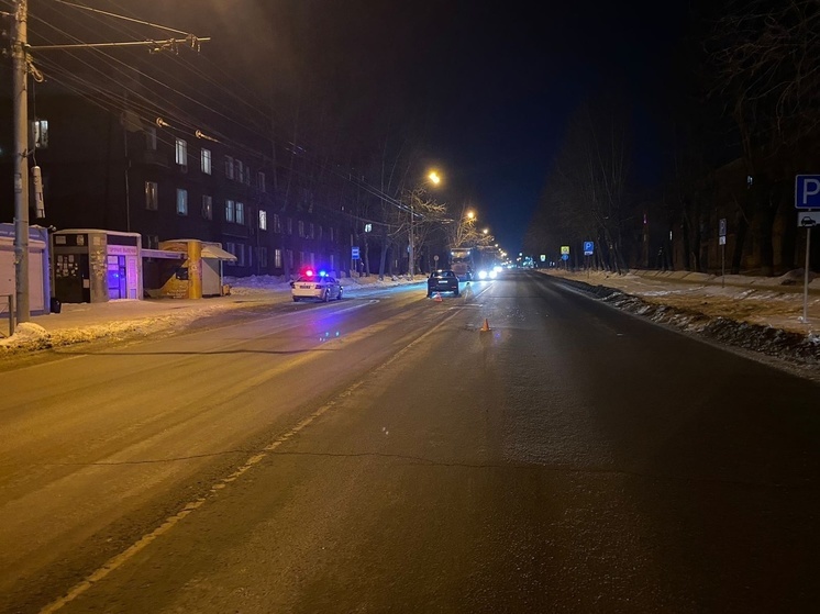 Двое мужчин попали в больницу в тяжелом состоянии после ДТП в Новосибирске