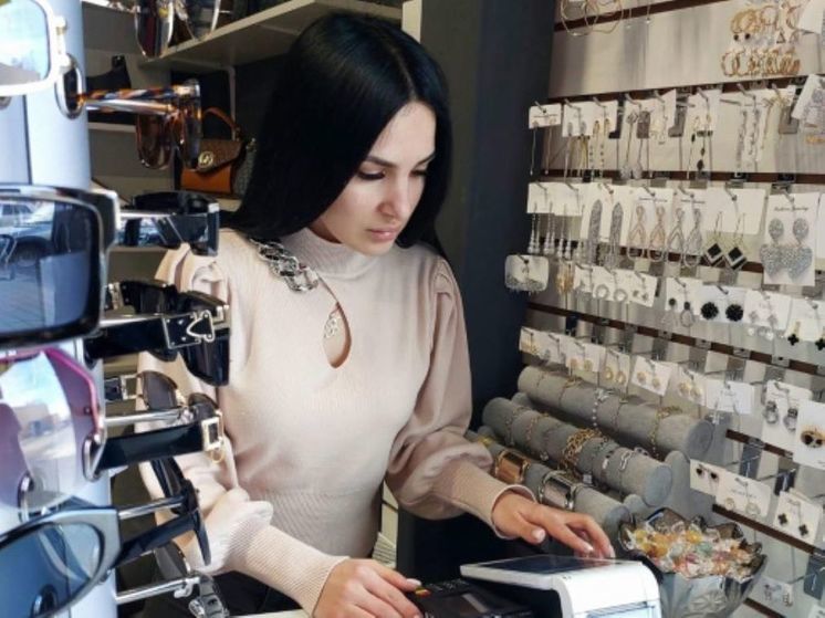 Корочанка открыла магазин одежды благодаря соцконтракту