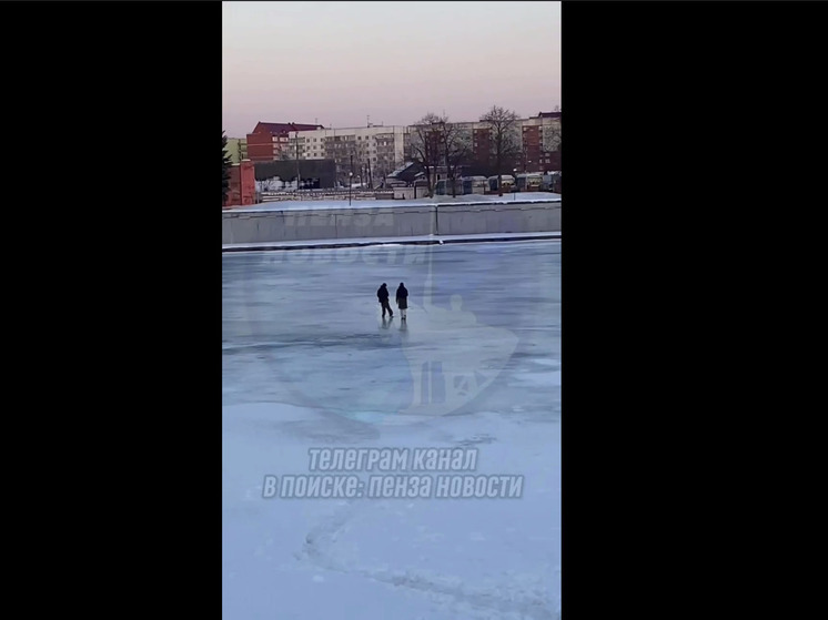 В Пензе подростки вышли на середину Суры, проверить толщину льда