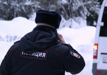 Как стало известно «МК», полицию вызвали жильцы дома по улице Введенского – их беспокоил трупный запах, источаемый одной из квартир