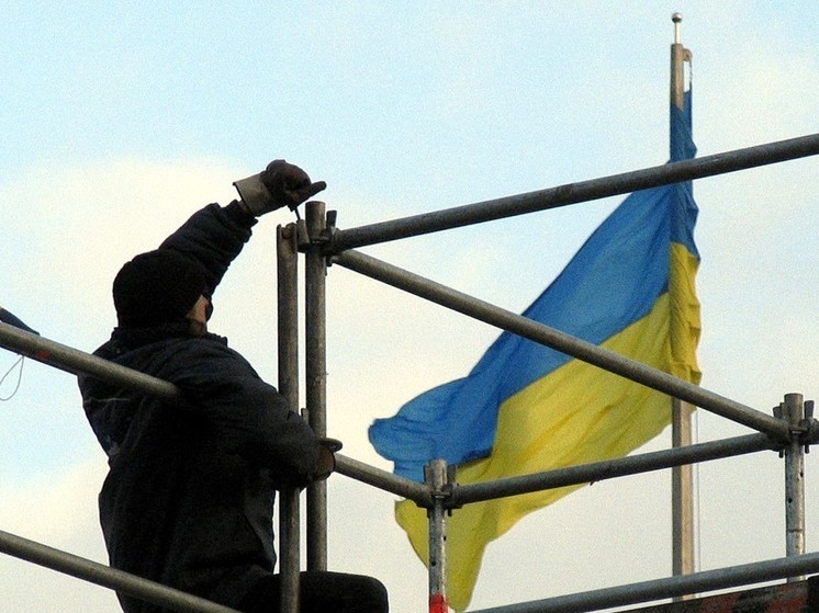 По мнению советника Минобороны Украины Алексея Бежевца, мужчины призывного возраста должны признать, что у них больше нет возможности сидеть дома