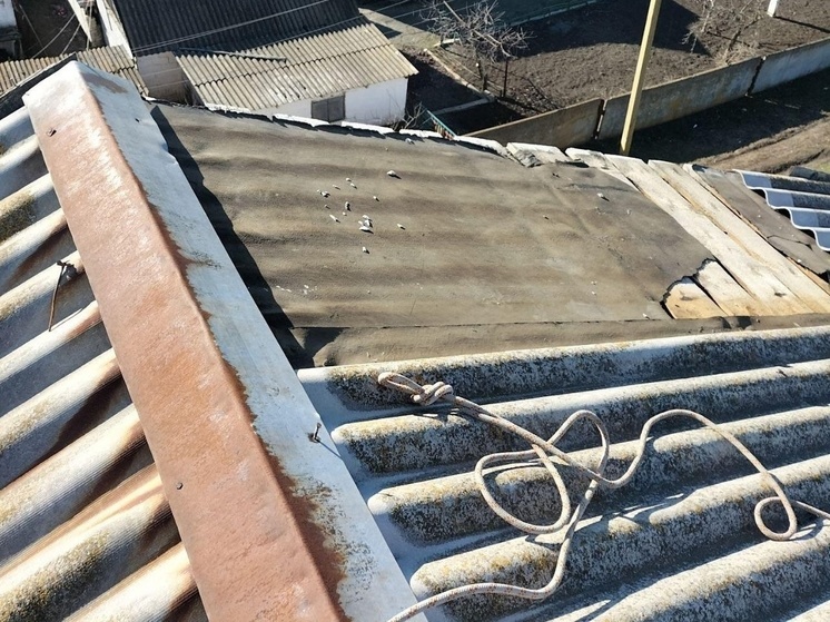 Рабочие из Марий Эл подлатали крышу детсада в запорожском селе
