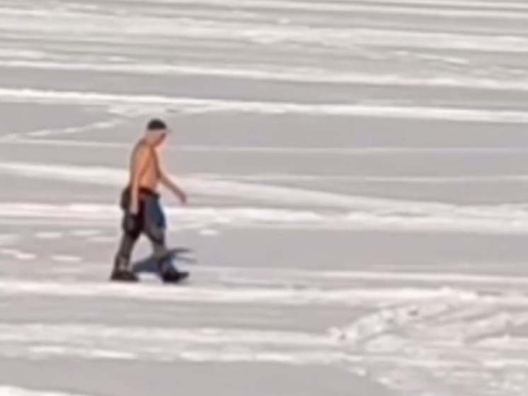 На Сенежском озере в Подмосковье заметили обнаженного мужчину