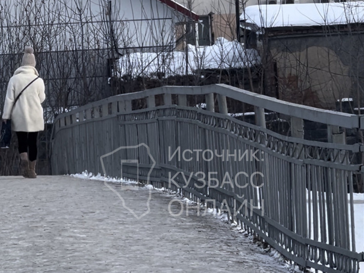 Соцсети: мост через Абу стал опасным для жителей Новокузнецка