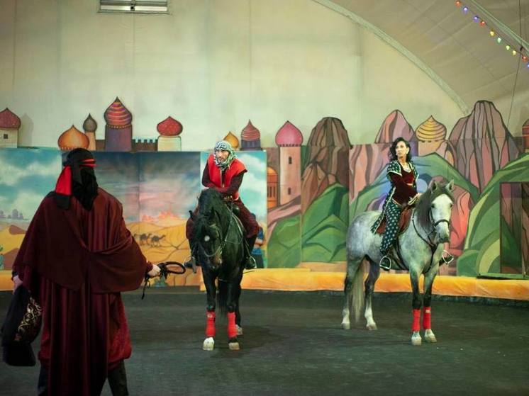 В Северной Осетии для детей участников СВО организовали шоу конного театра «Нарты»