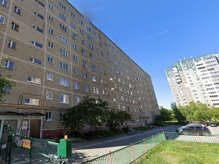 Около многоквартирного дома в Екатеринбурге нашли труп
