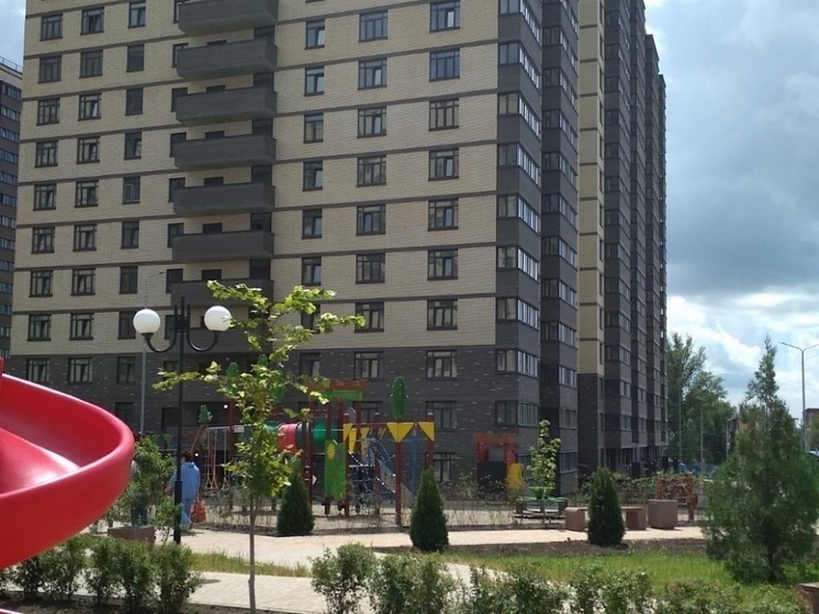 В Ростове-на-Дону мужчина чуть не сорвался с края высотного здания