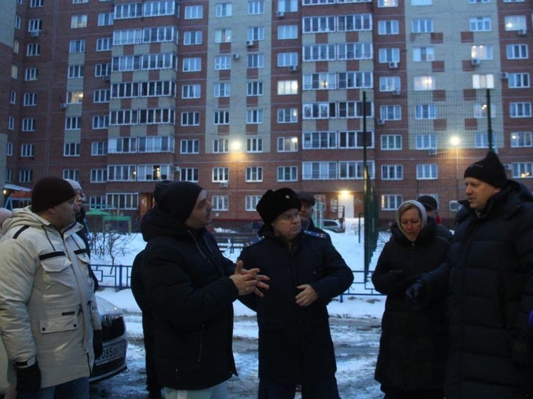 Мэр Омска Шелест и прокурор города Попов пообещали помочь жителям домов на Пригородной