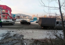 Утром 4 марта в Горно-Алтайске столкнулись автомобили «ГАЗель» и «Тойота Королла». В результате ДТП в больницу госпитализирован 8-летний мальчик. 