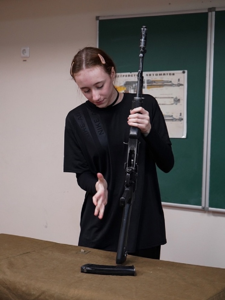 «Если потребуется — девушки возьмут оружие в руки»: в Губкинском прошел женский турнир по НВП