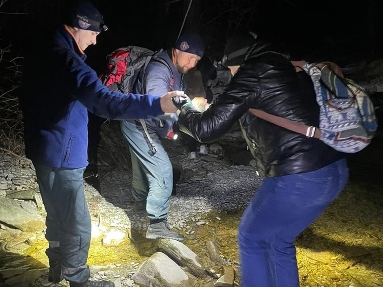 Спасатели Геленджика оказали помощь туристкам, заблудившимся в лесу