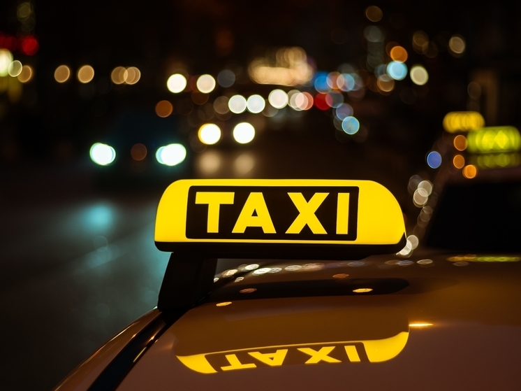 Чужой смартфон подвел брянского таксиста под статью