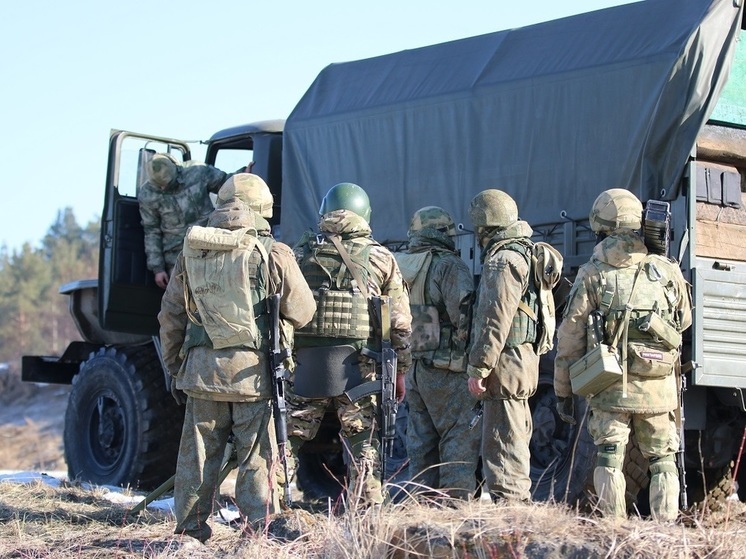 Минобороны сообщило, что военные группировки «Запад» в зоне СВО досрочно голосуют на президентских выборах