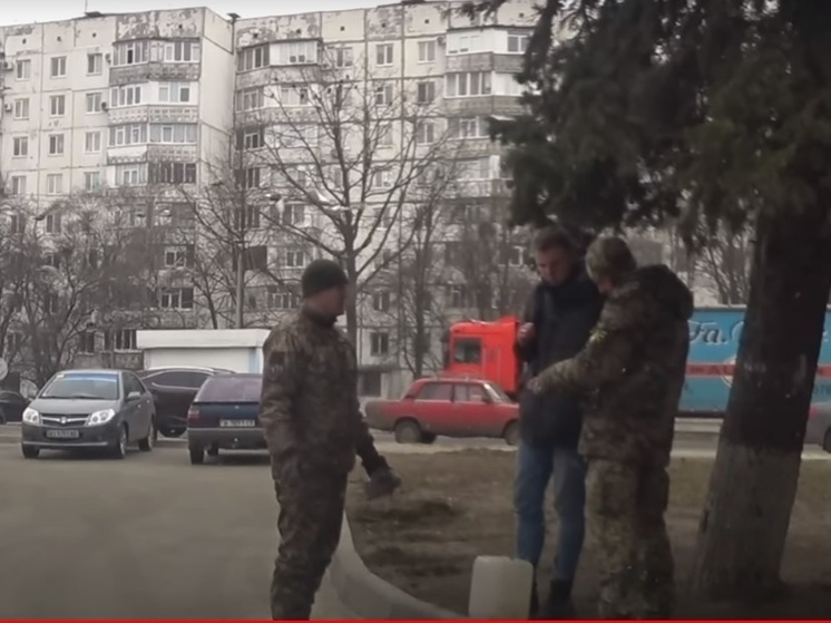В Полтаве и Львове военкомов вооружили нагрудными видеокамерами для записи процесса мобилизации