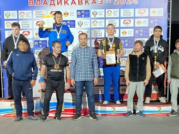 Северодвинец Максим Брюшинин стал бронзовым призером первенства России по вольной борьбе