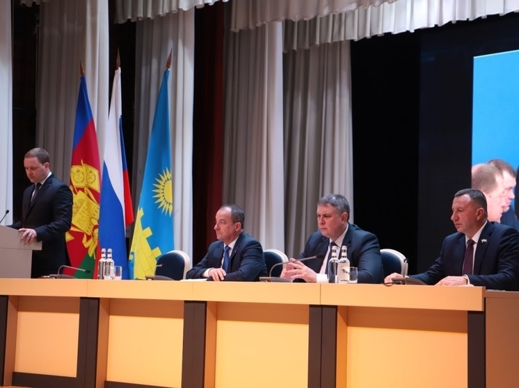 Юрий Бурлачко принял участие в открытой сессии Совета Анапы