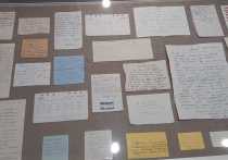 На юбилейной выставке о Жванецком показали записки от зрителей, написанные в разные годы