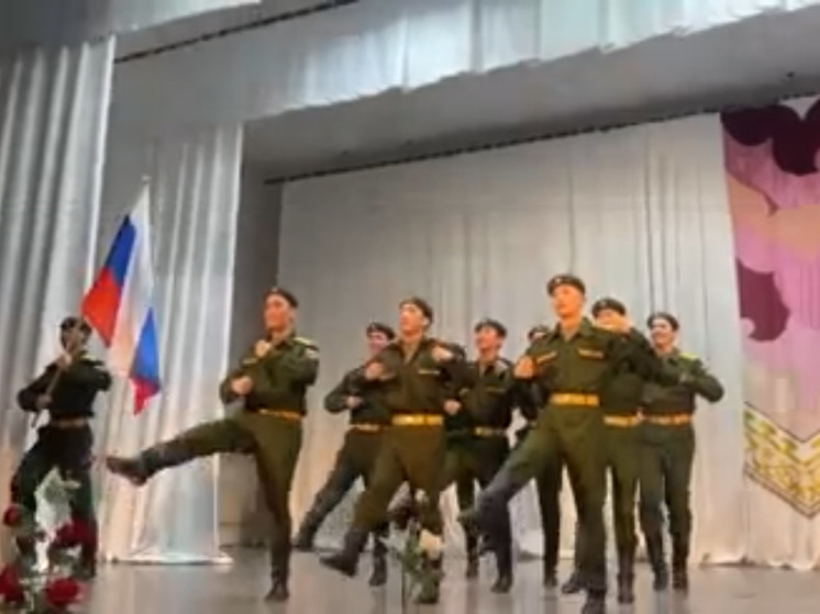 Калмыцкий детский ансамбль представил военно-патриотическую композицию