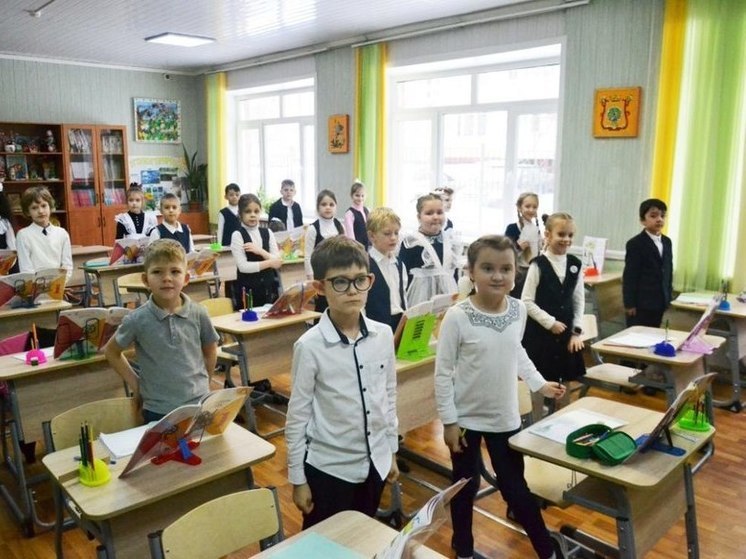 Известная блогерша заменила мебель в школе №5 Серпухова