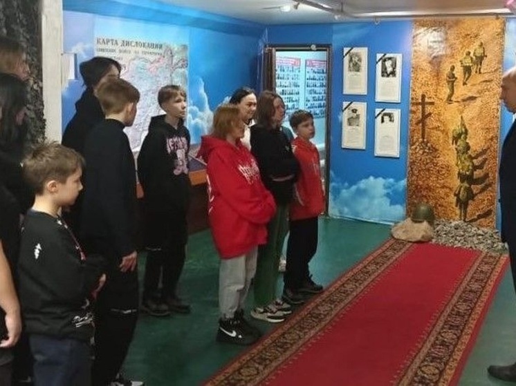 В Кирове для детей-сирот провели экскурсию в музей «Боевого братства»