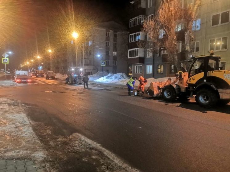 Дороги в Южно-Сахалинске ремонтируют с помощью литого асфальта