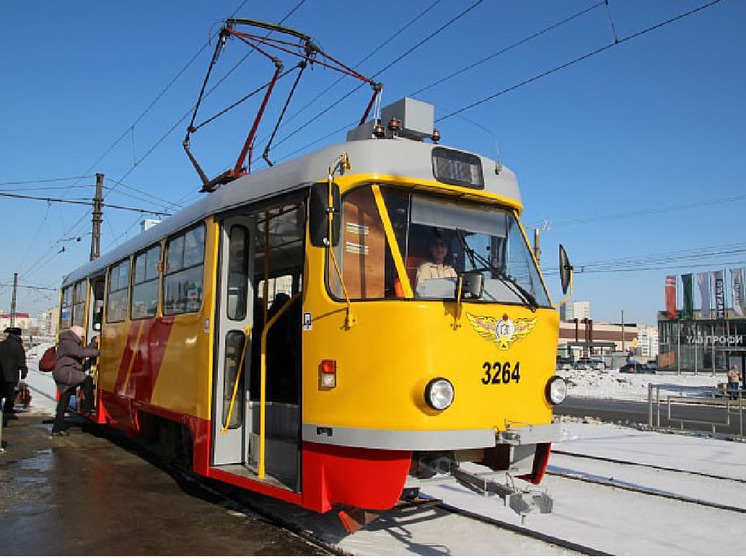 В Барнауле кондукторам трамваев подняли зарплаты