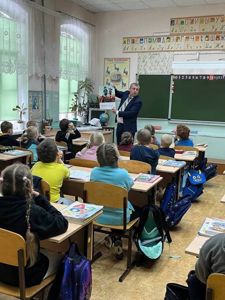 В Кировской области школьникам рассказали об опасности прогулок по рельсам