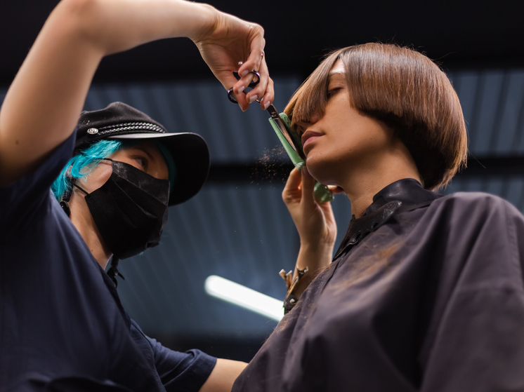 Красноярцы потратили на услуги парикмахеров 10,6 млрд рублей в 2023 году