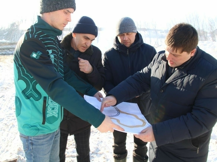 В Менделеевске начали работу в русле реки Тоймы