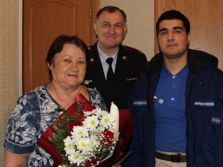 Сотрудники МВД Хакасии поздравили с праздником матерей погибших коллег